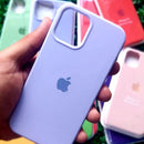 CAPINHA DE SILICONE PREMIUM IPHONE INTERIOR AVELUDADA COM LOGO MAÇA